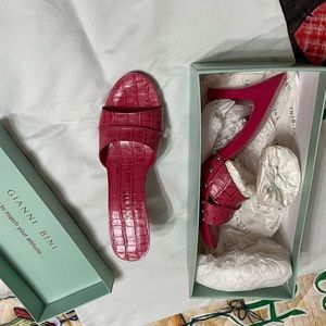 Gianni Bini Fuchia women’s shoes